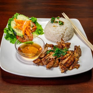 R2. Grill Chicken (Com Ga Nuong)